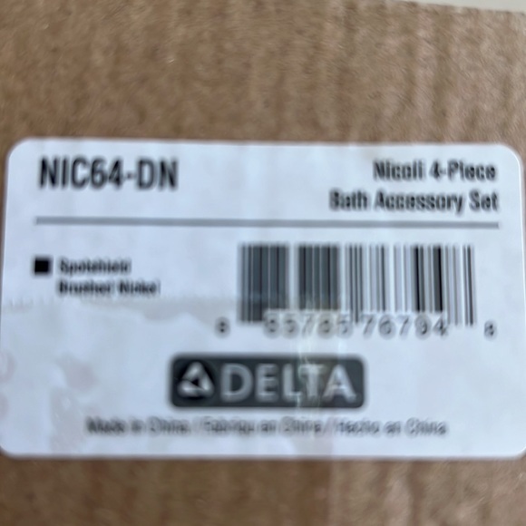 DELTA 4 piece bath with hardware kit SpotShield Brushed Nickel NIC64DN - Picture 2 of 2